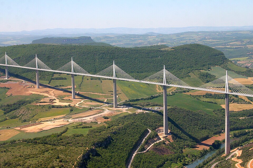 File:ViaducdeMillau.jpg
